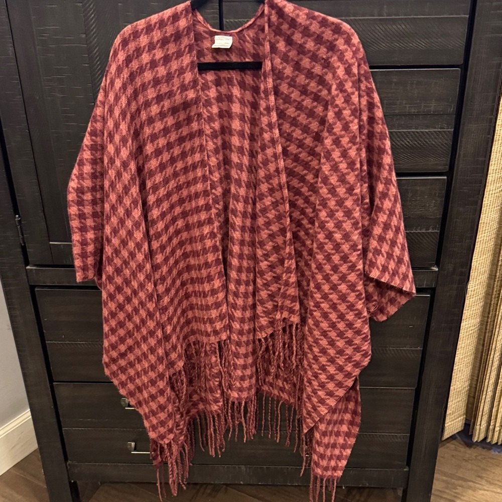 Burgundy & Pink Houndstooth Poncho